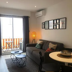 C001-beau Neuf Situe Au Centre Apartment