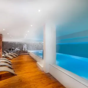 4* Otel Montaigne &